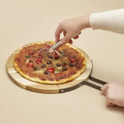 Plateau à pizza en bois avec roulette en acier^Gifi