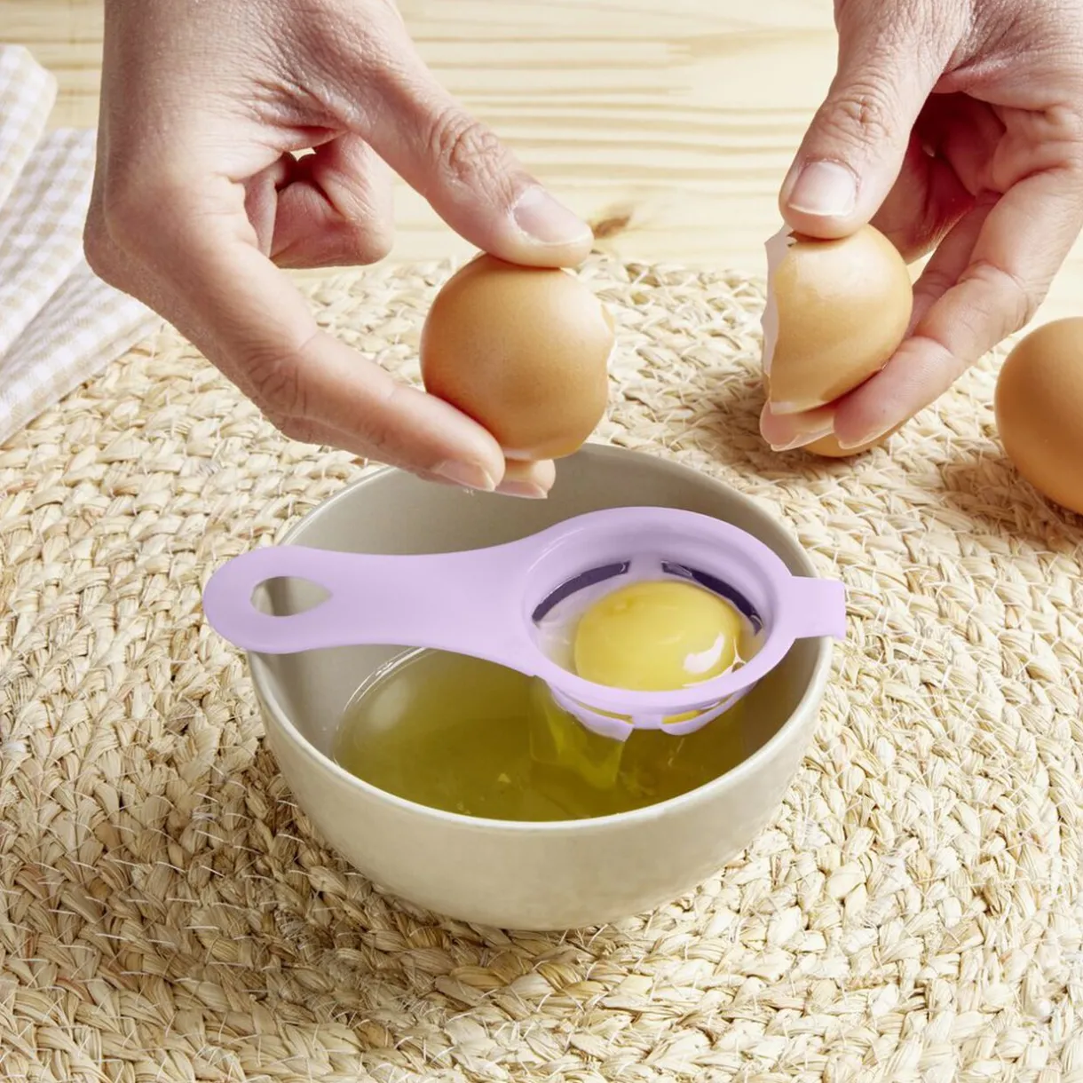 Séparateur blanc d'oeuf plastique bleu ou rose^Gifi