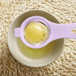 Séparateur blanc d'oeuf plastique bleu ou rose^Gifi