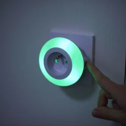 Best Gifi Veilleuse à led 3 couleurs avec prise murale intégrée