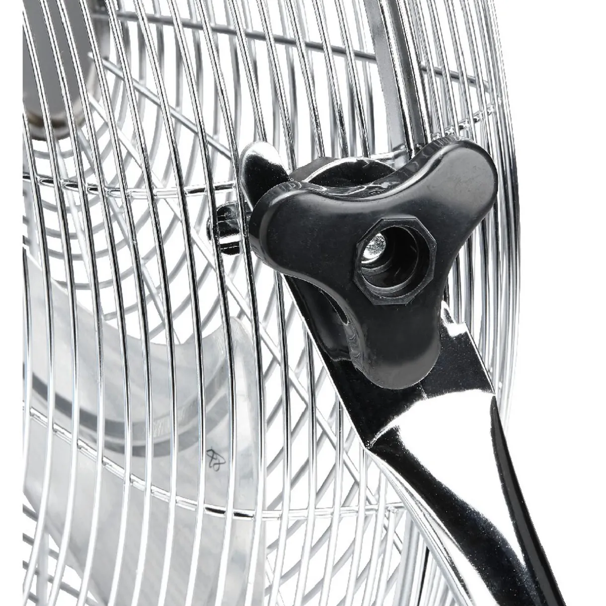 Discount Gifi Ventilateur industriel à poser Homday métal chromé Ø 45 cm